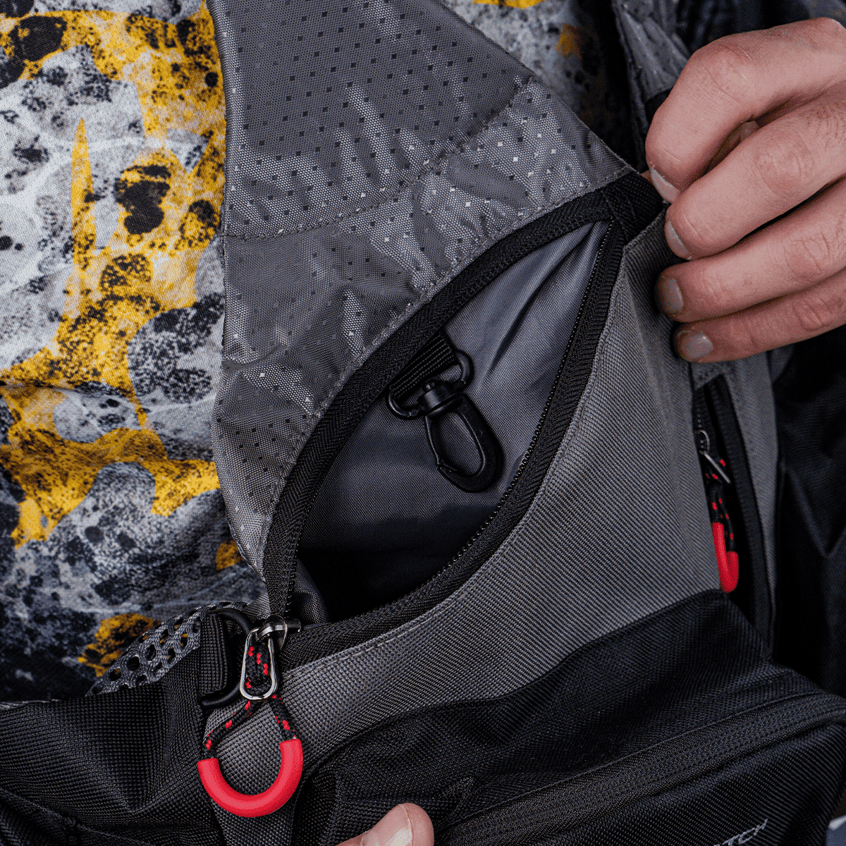 Professional Fishing Vest with 19 Storage Pockets & Quick-Access Rig System