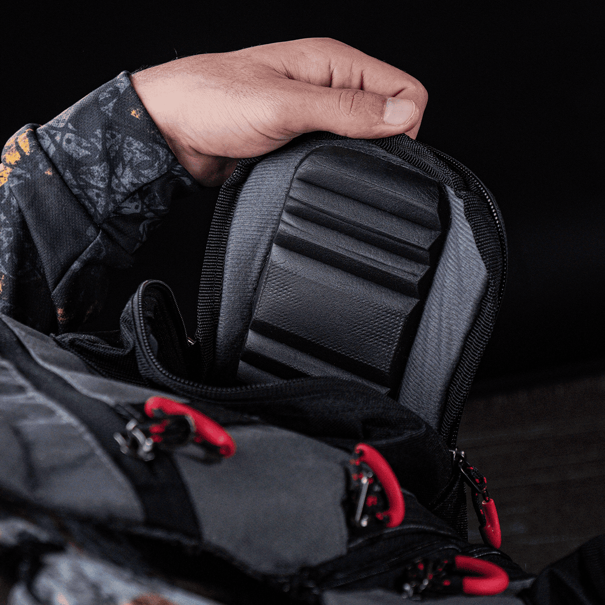 Professional Fishing Vest with 19 Storage Pockets & Quick-Access Rig System