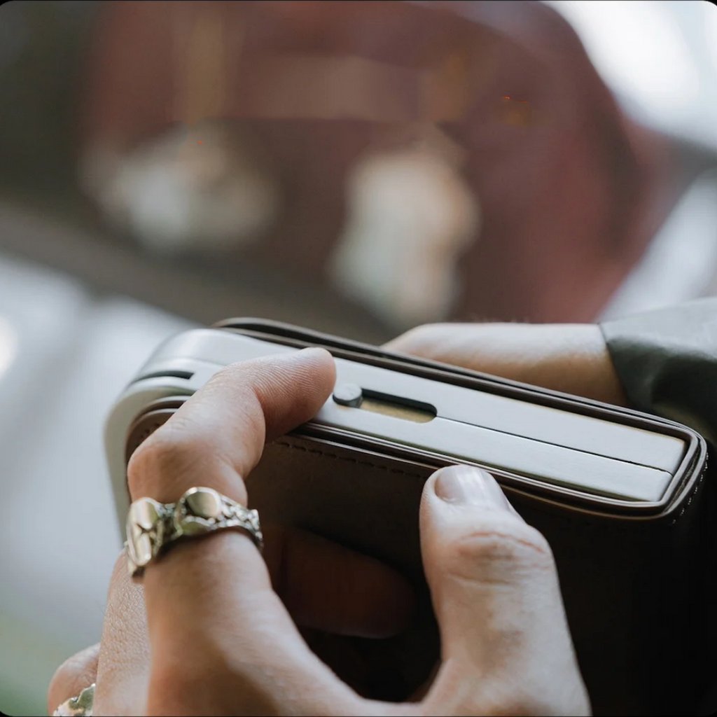 Pocket-Size Cash & Card Wallet with Fast Coin Release Design