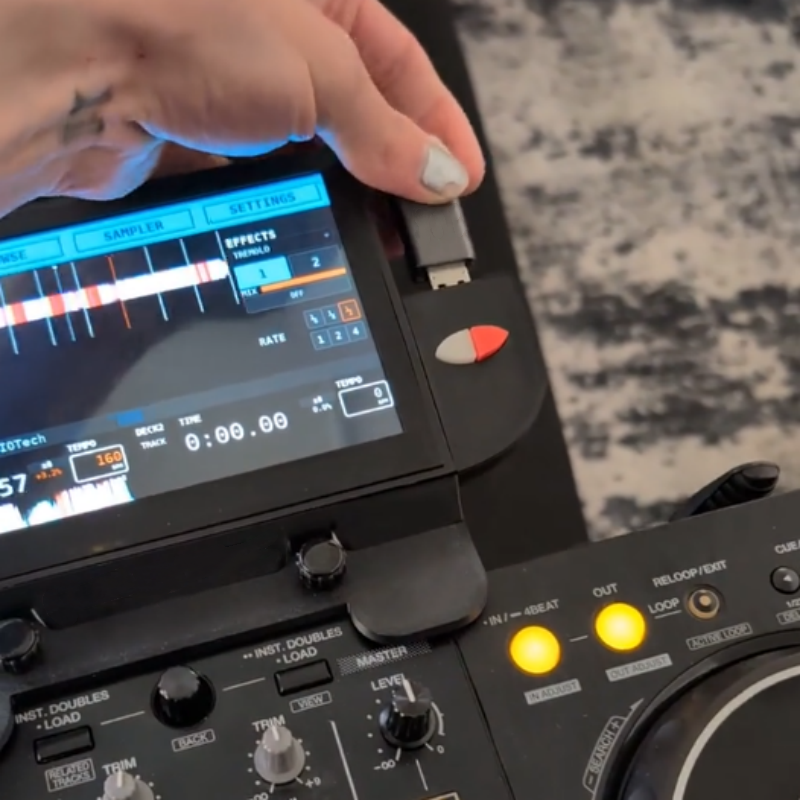 Portable DJ System with MIDI Controller Support & Fast Response