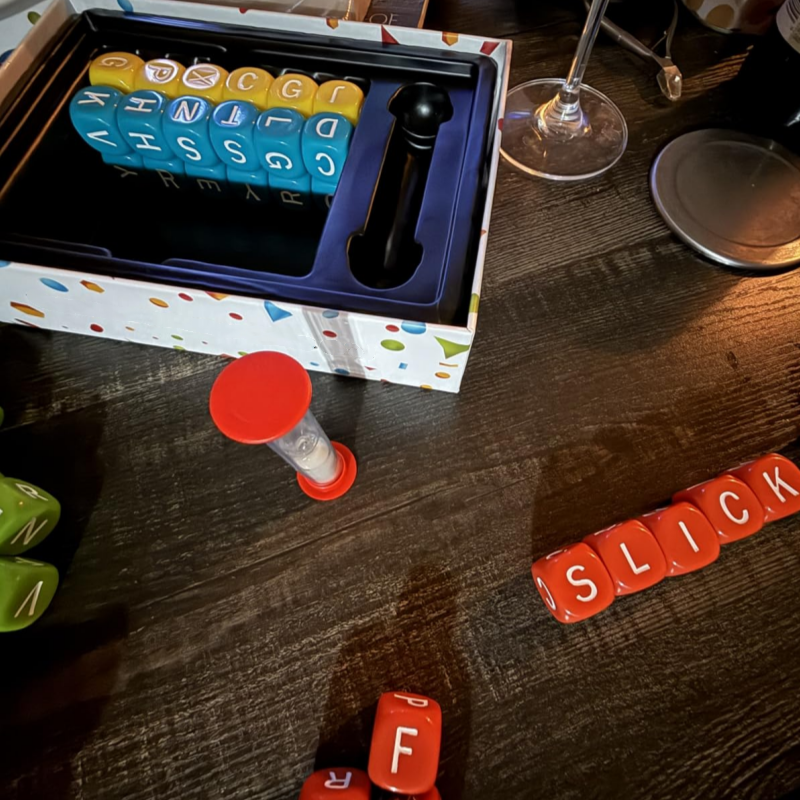 Fast-Paced Dice Word Game – Spell, Shout & Win in 3 Minutes!