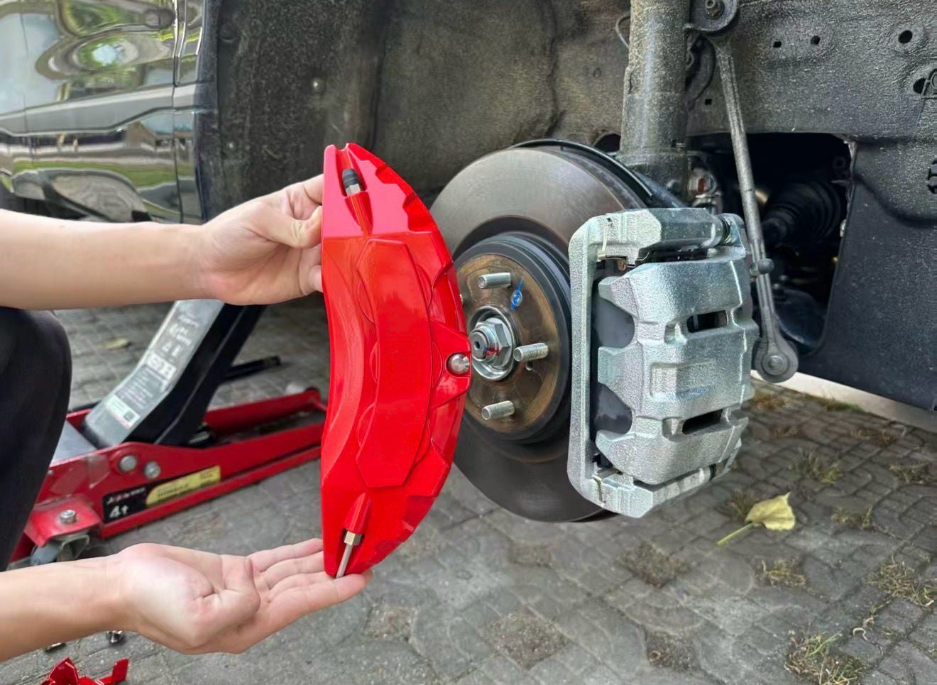High-Quality Brake Caliper Covers – Heat-Resistant Universal Wheel Hub Decoration Set