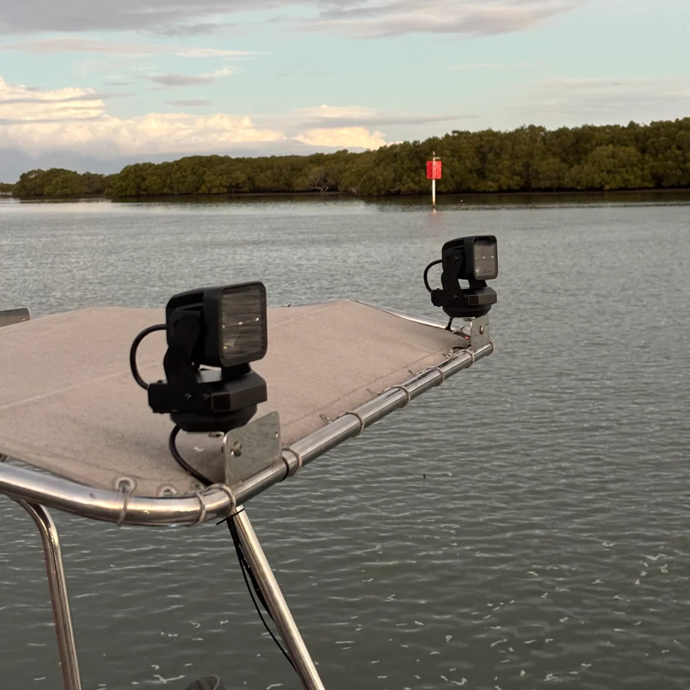 Remote Controlled Rotating LED Spotlight with 4800LM High Output, Waterproof Design & Adjustable Beam for Off-Road Vehicles, Boats and Outdoor Adventures