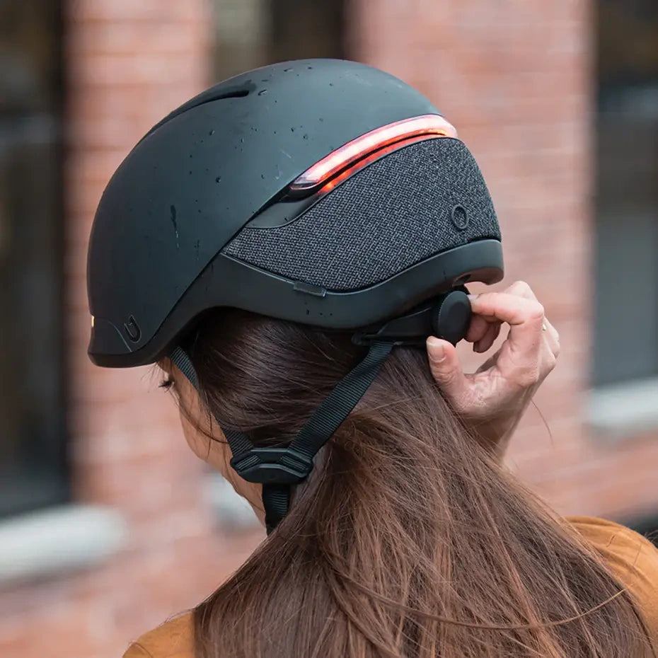 Smart Cycling Helmet with 360° LED Lighting, Bluetooth Connectivity, Crash Detection & Enhanced Safety Protection for Urban Riding